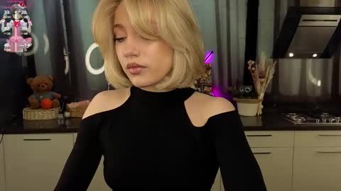 Snapshot of pinkadele chatting on 02-27-25, 09:00 Adele online show from 02-27-25, 09:00