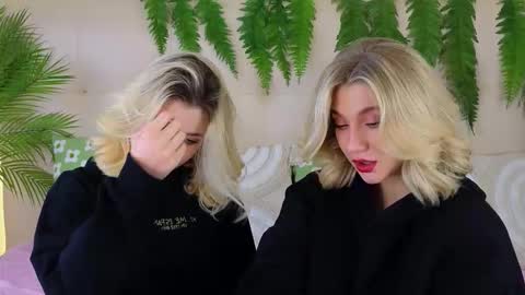 Snapshot of pinkadele chatting on 10-17-25, 09:23 Adele online show from 10-17-25, 09:23