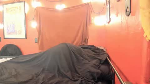 Snapshot of pinkandheated chatting on 12-31-24, 10:04 Virginity smiles online show from 12-31-24, 10:04