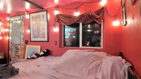 Snapshot of pinkandheated chatting on 01-24-25, 10:11 Virginity smiles online show from 01-24-25, 10:11