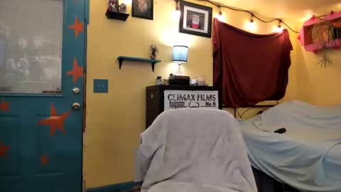 Snapshot of pinkandheated chatting on 11-23-25, 08:25 Virginity smiles online show from 11-23-25, 08:25