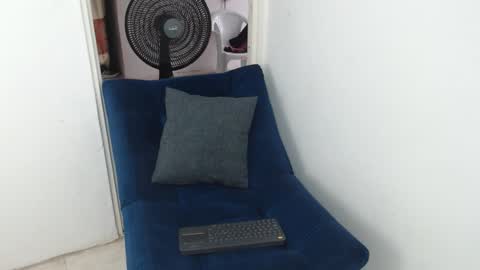 Snapshot of pinkarg chatting on 12-17-25, 07:09 - online show from 12-17-25, 07:09