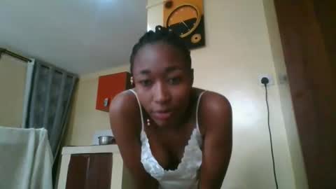 Snapshot of pinkaura_ chatting on 10-06-25, 08:12 PinkyAura online show from 10-06-25, 08:12