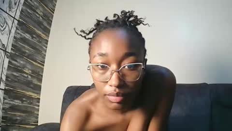 Snapshot of pinkaura_ chatting on 03-09-26, 11:14 PinkyAura online show from 03-09-26, 11:14