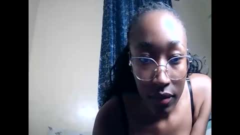 Snapshot of pinkaura_ chatting on 05-20-26, 07:09 PinkyAura online show from 05-20-26, 07:09