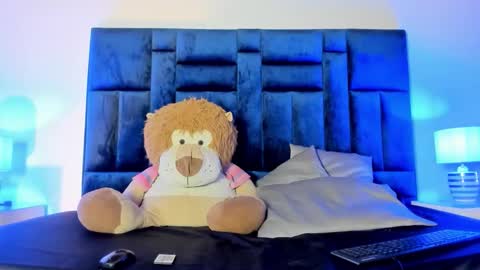 pinkflame_ online show from 04-24-26, 09:39