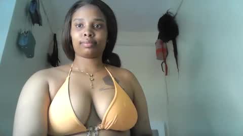 Snapshot of pinkie_bear chatting on 11-21-25, 09:57 Pinkie online show from 11-21-25, 09:57