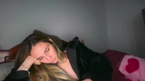 Snapshot of pinkilola chatting on 05-16-26, 01:43 Pinkilola online show from 05-16-26, 01:43