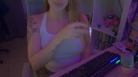 pinkladyx2 online show from 10-17-25, 09:06