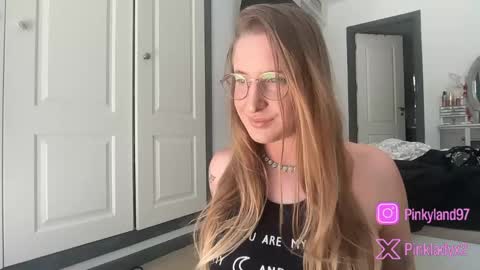 pinkladyx2 online show from 05-21-26, 01:18