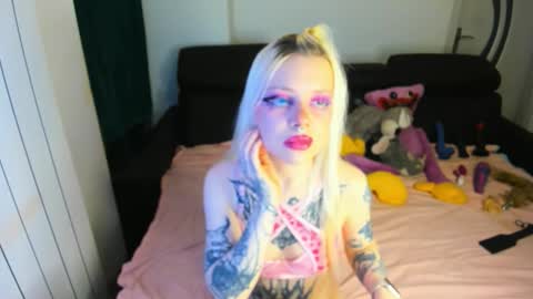 Helen Goat online show from 01-14-26, 06:57