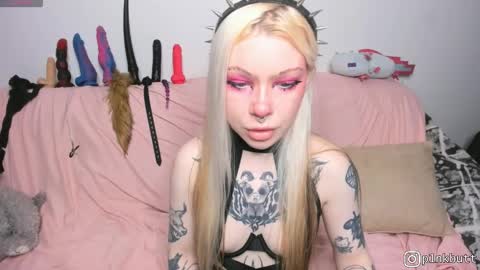 Snapshot of pinkslobber chatting on 05-20-26, 04:07 Helen Goat online show from 05-20-26, 04:07