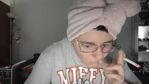 Snapshot of pinkwife97 chatting on 09-13-25, 01:00 pinkwife97 online show from 09-13-25, 01:00