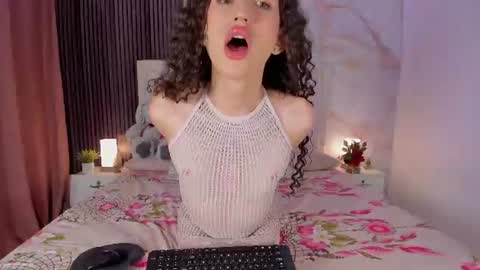 Snapshot of pinky_peach_ chatting on 06-19-26, 04:06 Peachy online show from 06-19-26, 04:06