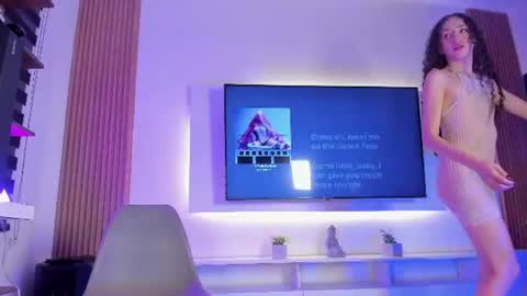 Snapshot of pinky_peach_ chatting on 06-22-26, 02:46 Peachy online show from 06-22-26, 02:46