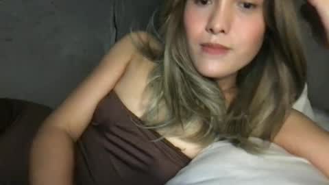 Snapshot of pinky_skylar chatting on 07-11-26, 03:20 taylor-dont forget to follow and give thumps up online show from 07-11-26, 03:20