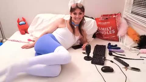Snapshot of pinkylovefox chatting on 07-16-26, 04:40 pinkylovefox online show from 07-16-26, 04:40