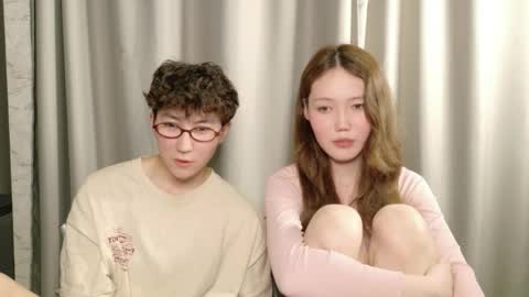 Li long hair and Ru short hair online show from 06-05-26, 11:21