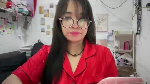 Snapshot of pinkyrosexx chatting on 10-16-25, 09:43 Rose online show from 10-16-25, 09:43