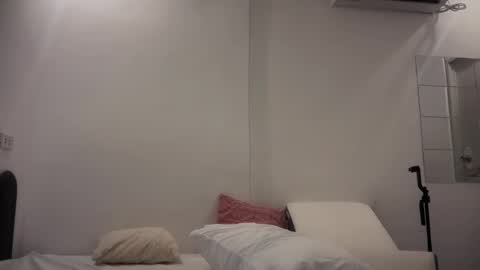 Snapshot of pinkyrosexx chatting on 06-10-26, 11:46 Rose online show from 06-10-26, 11:46