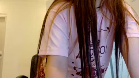 Snapshot of pinkyrosexx chatting on 07-14-26, 05:18 Rose online show from 07-14-26, 05:18