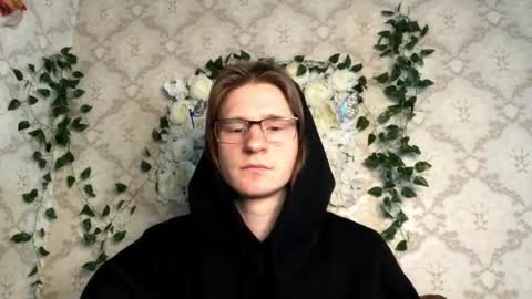 Snapshot of pinochetti chatting on 04-08-26, 11:32 Incubus online show from 04-08-26, 11:32
