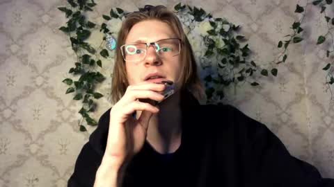Snapshot of pinochetti chatting on 04-09-26, 04:34 Incubus online show from 04-09-26, 04:34
