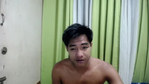 Snapshot of pinoy_brix chatting on 06-16-26, 08:44 pinoy_brix online show from 06-16-26, 08:44