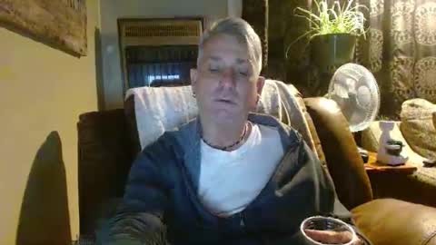 Snapshot of pirate334 chatting on 01-18-25, 01:19 pirate334 online show from 01-18-25, 01:19