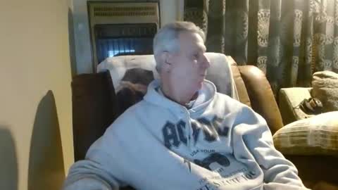 Snapshot of pirate334 chatting on 02-08-26, 02:04 pirate334 online show from 02-08-26, 02:04