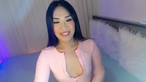 Snapshot of piroulita chatting on 10-22-25, 10:59 Ari online show from 10-22-25, 10:59