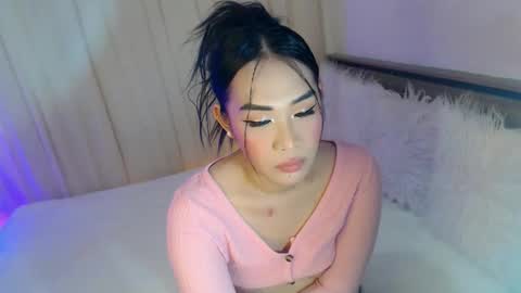 Snapshot of piroulita chatting on 11-25-25, 02:44 Ari online show from 11-25-25, 02:44