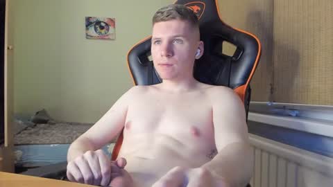 Snapshot of pirremeow chatting on 12-17-24, 01:38 Pierre online show from 12-17-24, 01:38