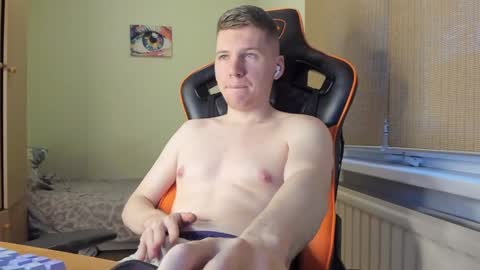 Snapshot of pirremeow chatting on 12-20-24, 08:06 Pierre online show from 12-20-24, 08:06