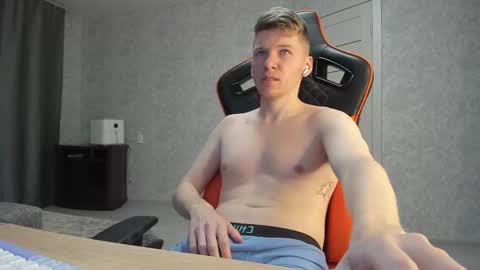 Snapshot of pirremeow chatting on 02-14-25, 02:23 Pierre online show from 02-14-25, 02:23