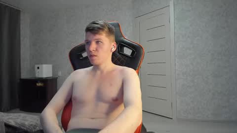 Snapshot of pirremeow chatting on 02-24-25, 05:31 Pierre online show from 02-24-25, 05:31