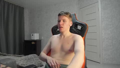 Snapshot of pirremeow chatting on 02-25-25, 03:42 Pierre online show from 02-25-25, 03:42