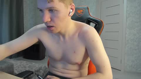 Snapshot of pirremeow chatting on 02-25-25, 01:39 Pierre online show from 02-25-25, 01:39