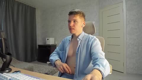 Snapshot of pirremeow chatting on 10-04-25, 06:33 Pierre online show from 10-04-25, 06:33