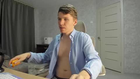 Snapshot of pirremeow chatting on 11-24-25, 04:40 Pierre online show from 11-24-25, 04:40