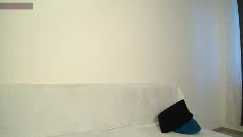 Snapshot of pixie____ chatting on 05-04-26, 01:40 Lily online show from 05-04-26, 01:40