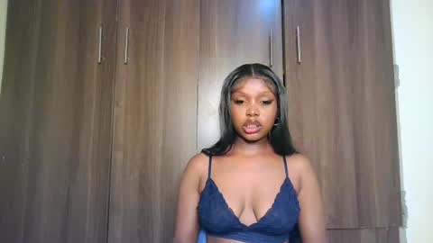Snapshot of pixie_roman chatting on 06-25-26, 06:23 Majesty online show from 06-25-26, 06:23