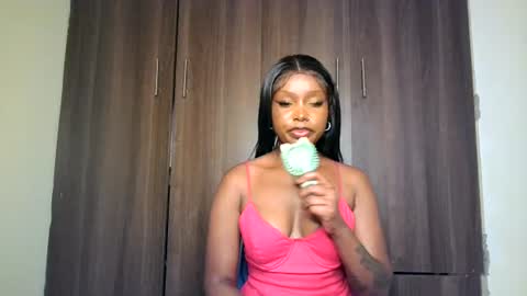 Snapshot of pixie_roman chatting on 06-27-26, 11:59 Majesty online show from 06-27-26, 11:59