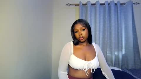 Snapshot of pixie_roman chatting on 07-23-26, 08:23 Majesty online show from 07-23-26, 08:23