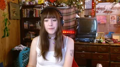 Izzy online show from 02-11-25, 05:18