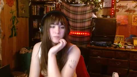 Izzy online show from 02-12-25, 01:41