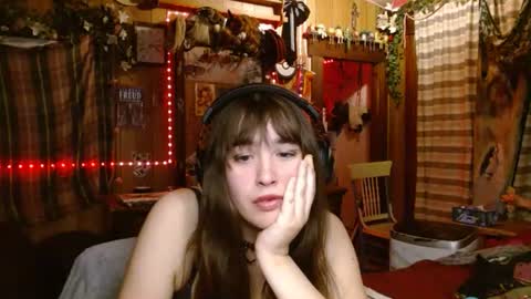 Izzy online show from 03-25-26, 01:33