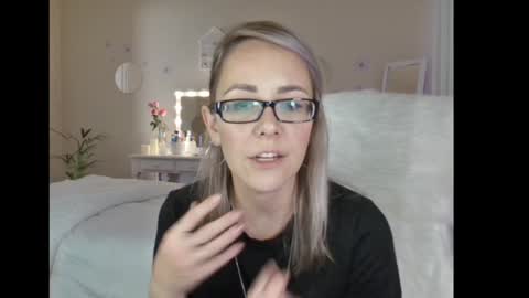 Lynn online show from 12-09-24, 03:33