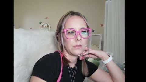 Lynn online show from 01-22-25, 03:07