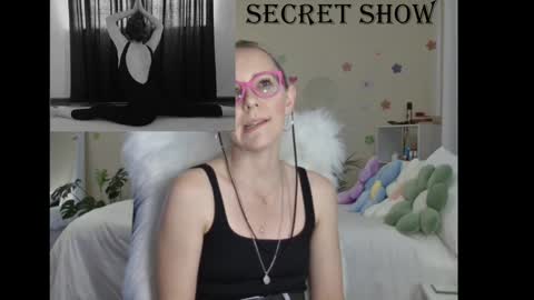 Lynn online show from 01-24-25, 03:02